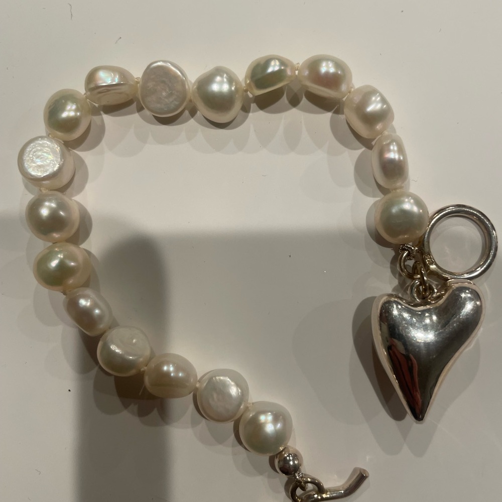 Freshwater Pearl Bracelet (17 pearls) with silver heart shaped pendant